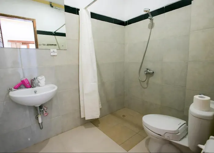 Guest house Canggu Ocean House Yellow, Shared Pool - By Walk To The Beach!