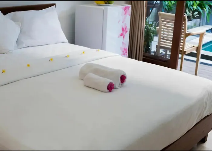 Guest house Canggu Ocean House Yellow, Shared Pool - By Walk To The Beach! 3*
