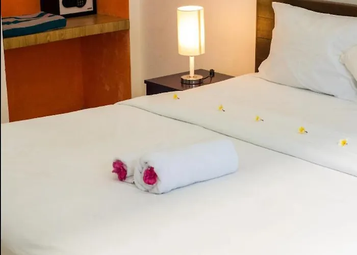 Canggu Ocean House Yellow, Shared Pool - By Walk To The Beach! Canggu (Bali)