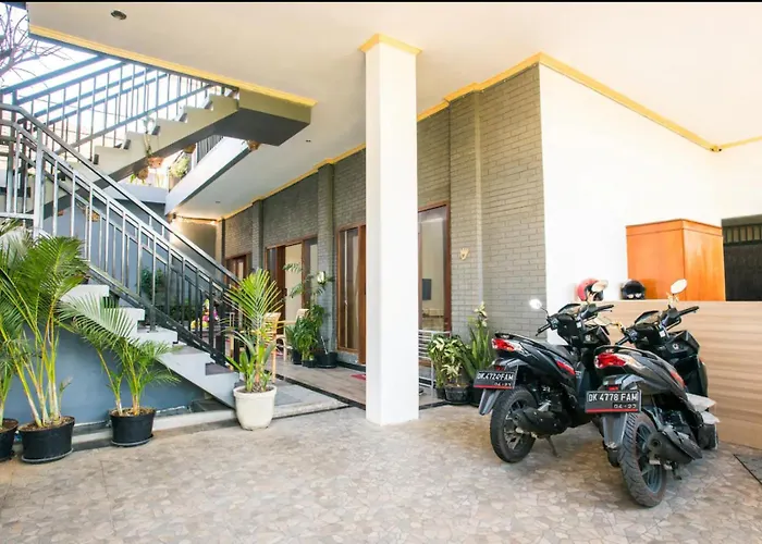 Canggu Ocean House Yellow, Shared Pool - By Walk To The Beach!