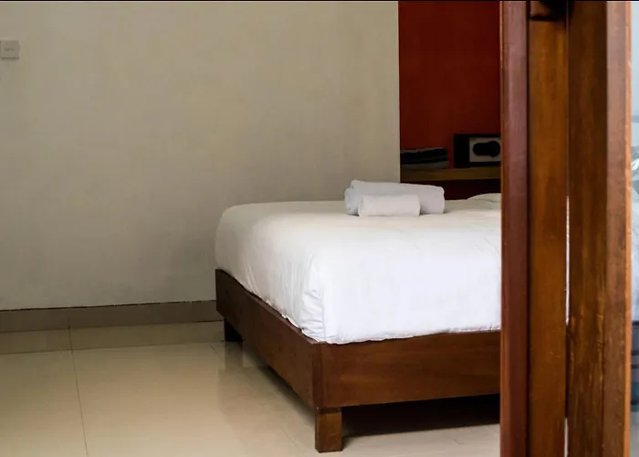 Guest house Canggu Ocean House Yellow, Shared Pool - By Walk To The Beach!