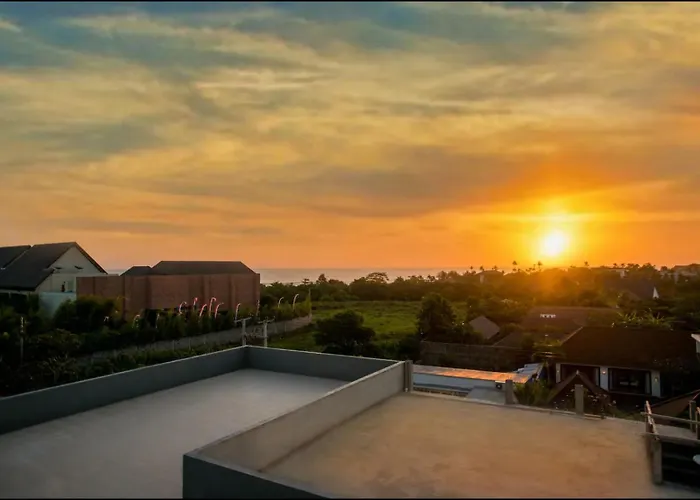 Canggu Ocean House Yellow, Shared Pool - By Walk To The Beach! 3* Canggu (Bali)