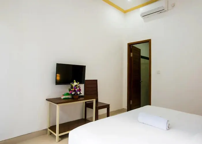 Canggu Ocean House Yellow, Shared Pool - By Walk To The Beach! 3*